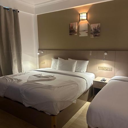 The G Ten Holiday Inn フルマーレ エクステリア 写真