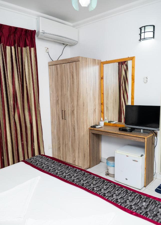 The G Ten Holiday Inn フルマーレ エクステリア 写真